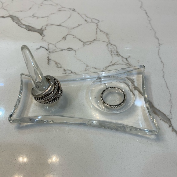 Oleg Cassini Crystal Ring Holder - Picture 2 of 7